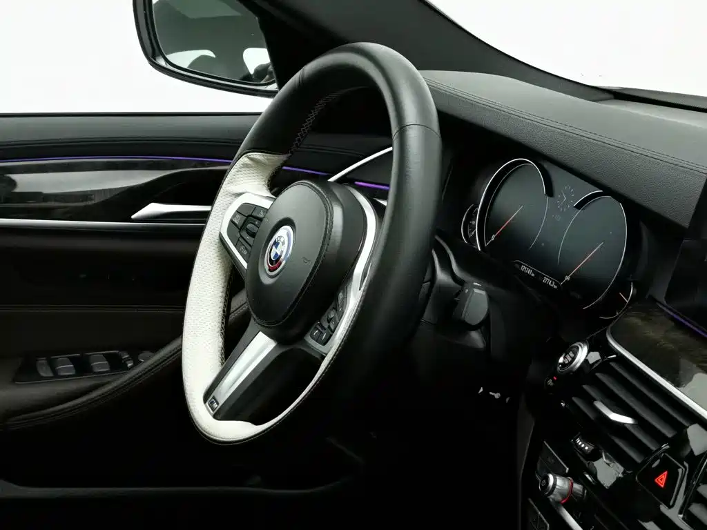 BMW 5 Series — миниатюра 22