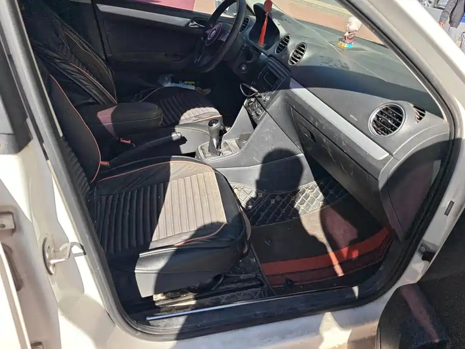 Volkswagen Jetta — миниатюра 8