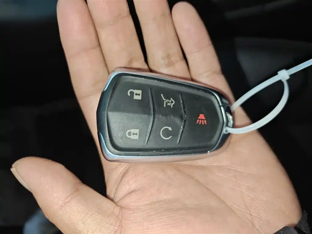 Cadillac XT5 - фото 10