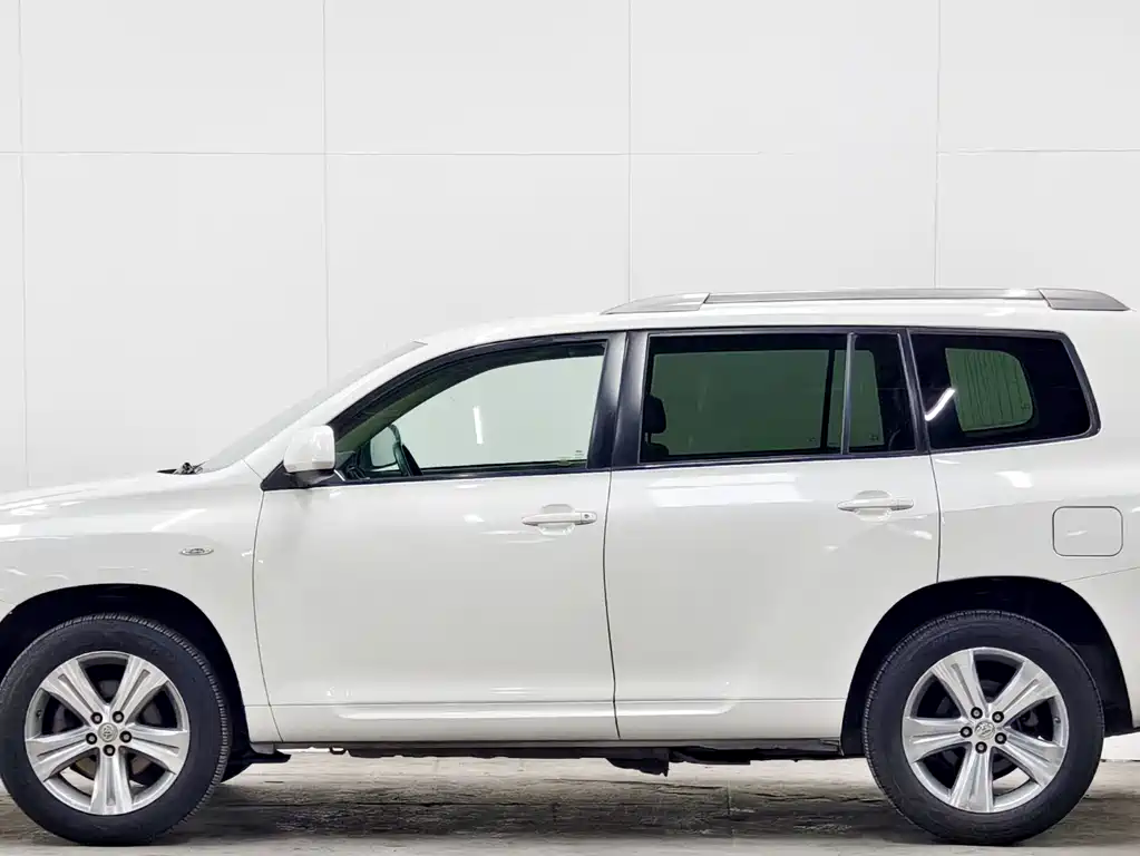 Toyota Highlander 2009 2.7L 5 мест Sport