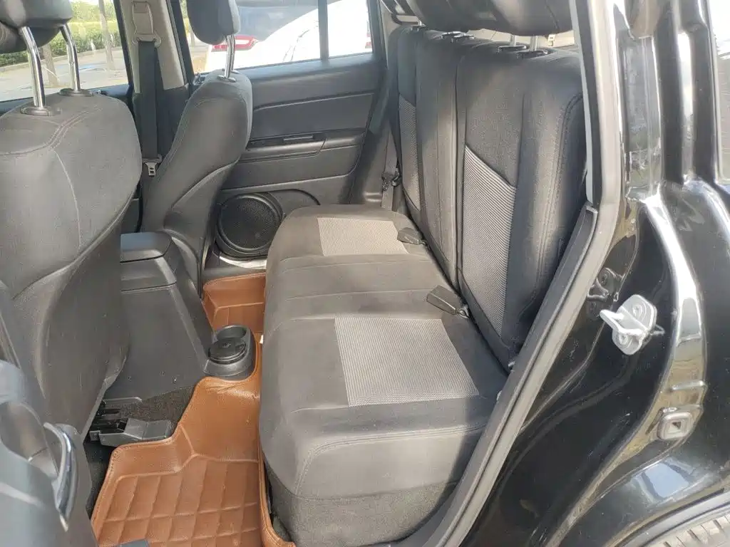 Jeep Compass (Import) — миниатюра 18