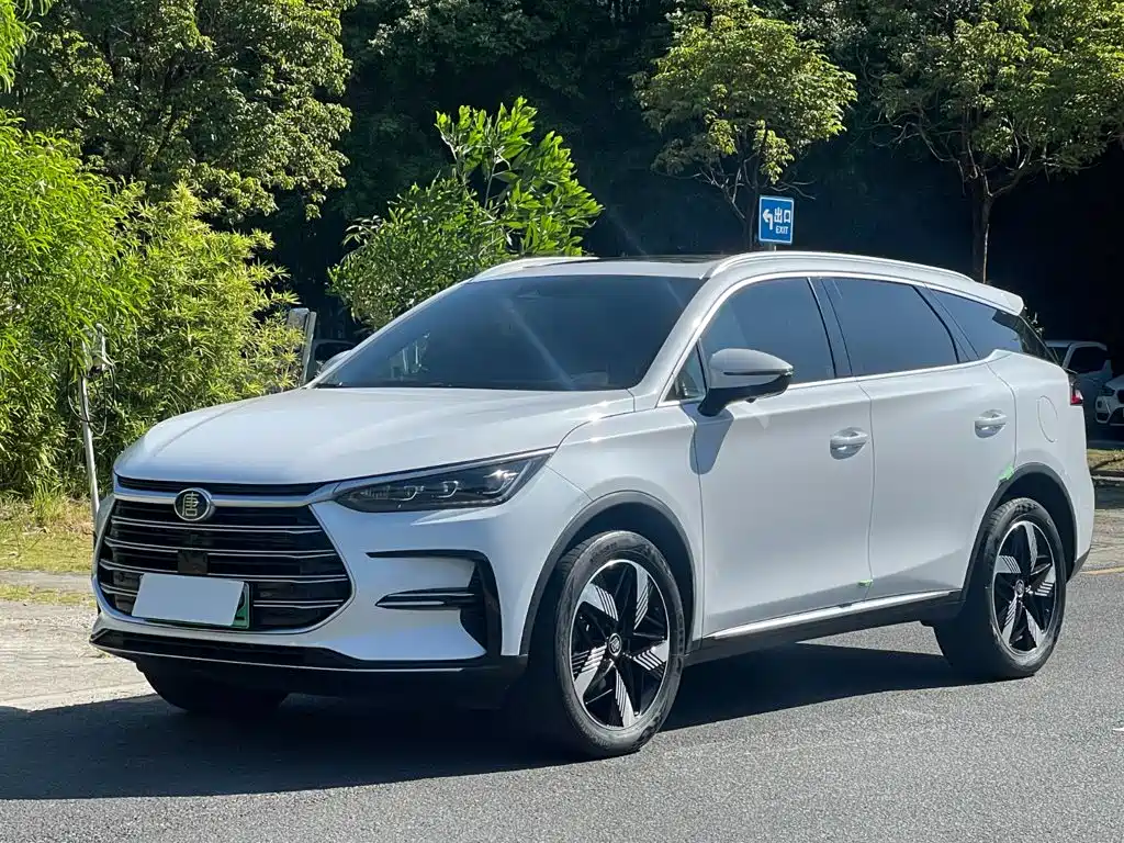 BYD Tang PHEV 2023 — фото 1