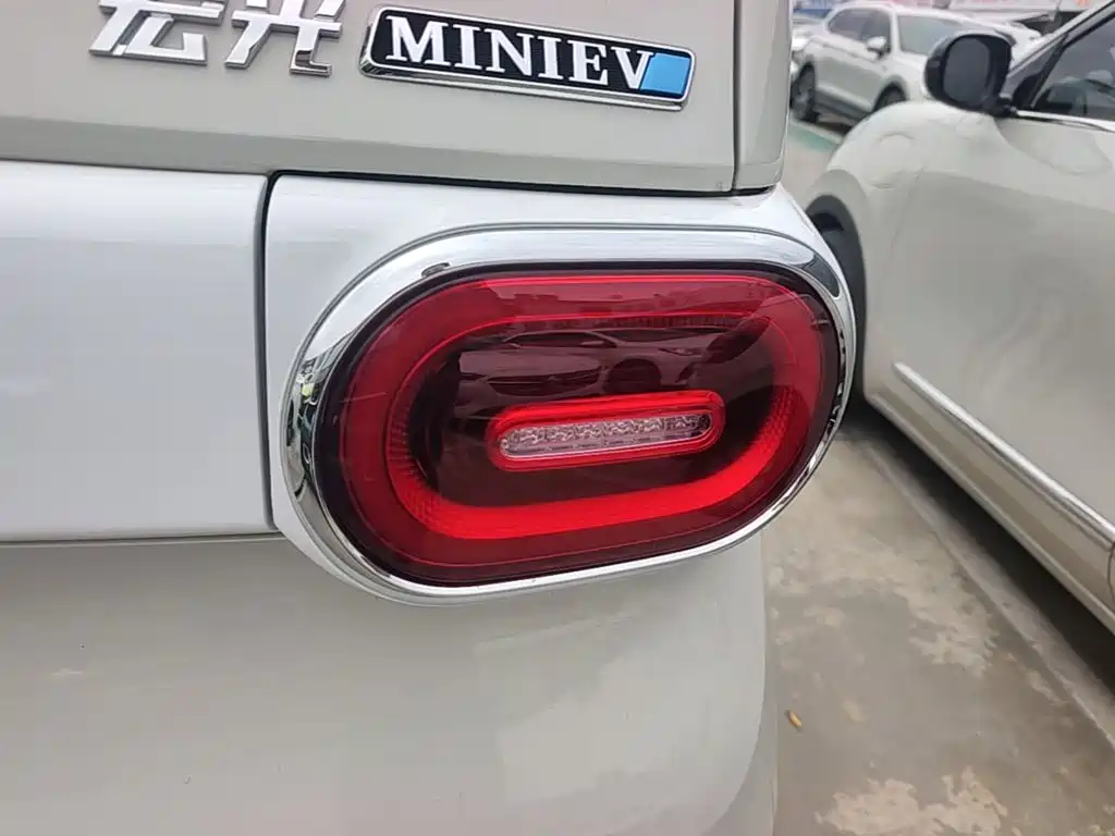 Wuling MINIEV — миниатюра 8
