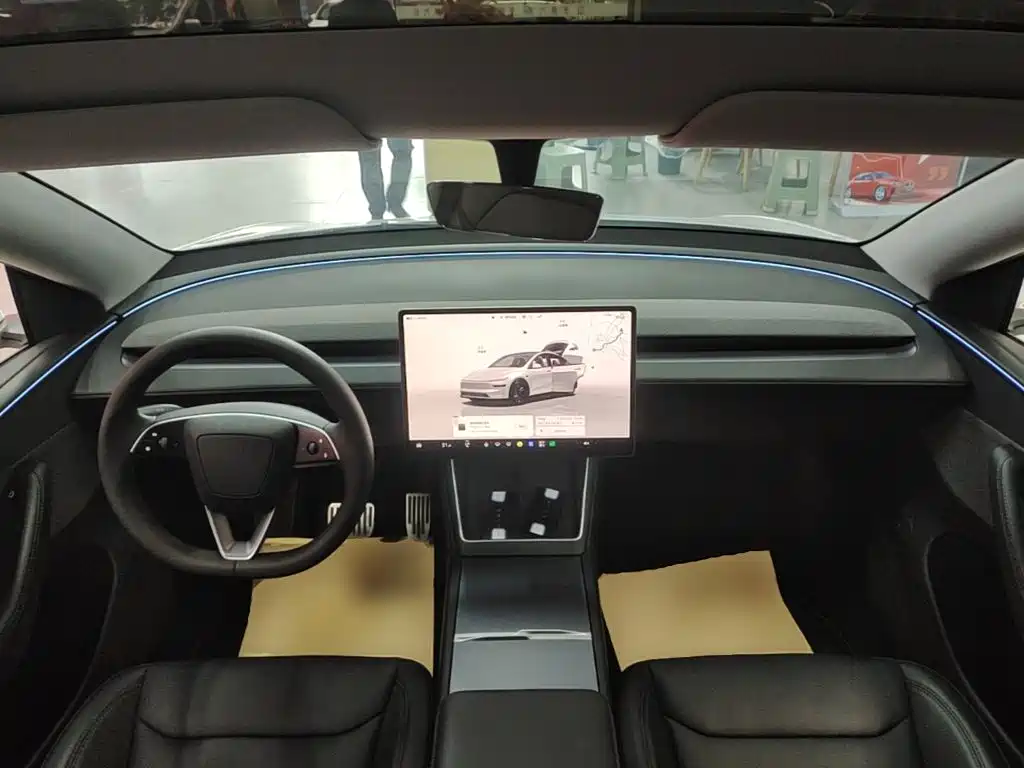 Tesla Model Y — миниатюра 10