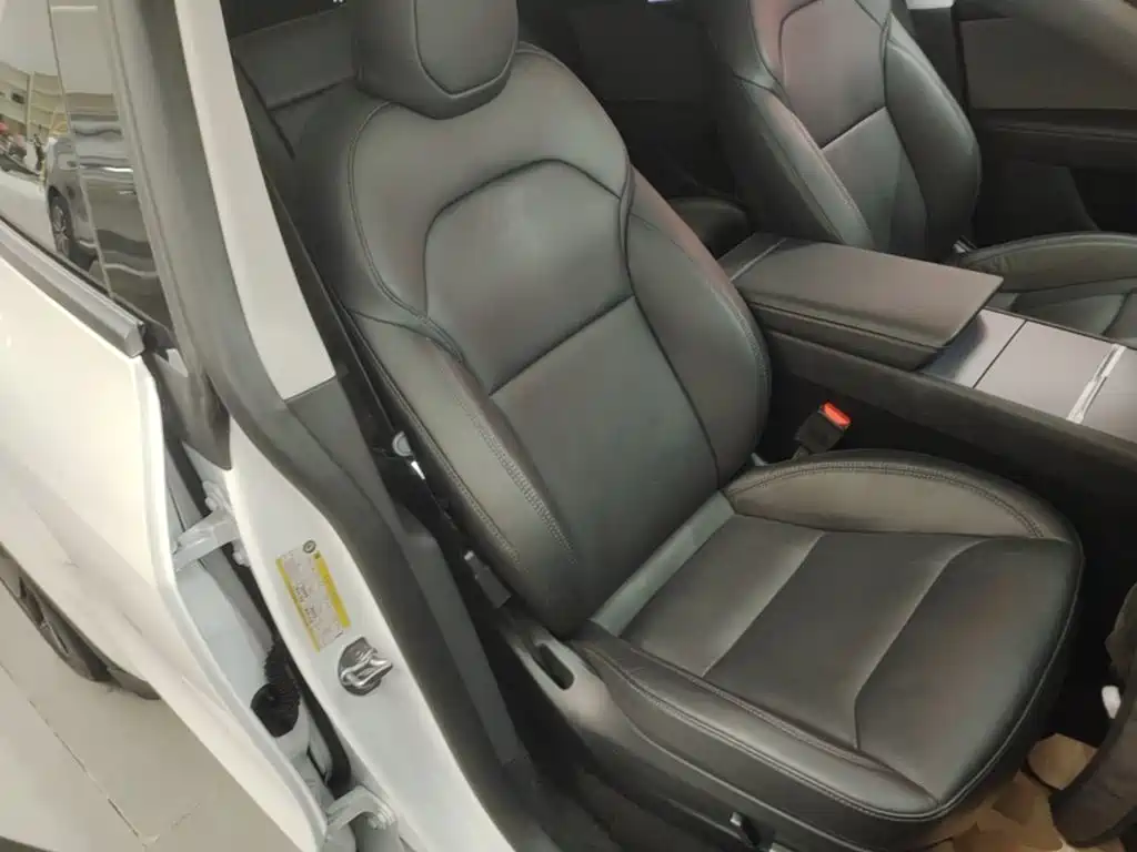 Tesla Model Y — миниатюра 25