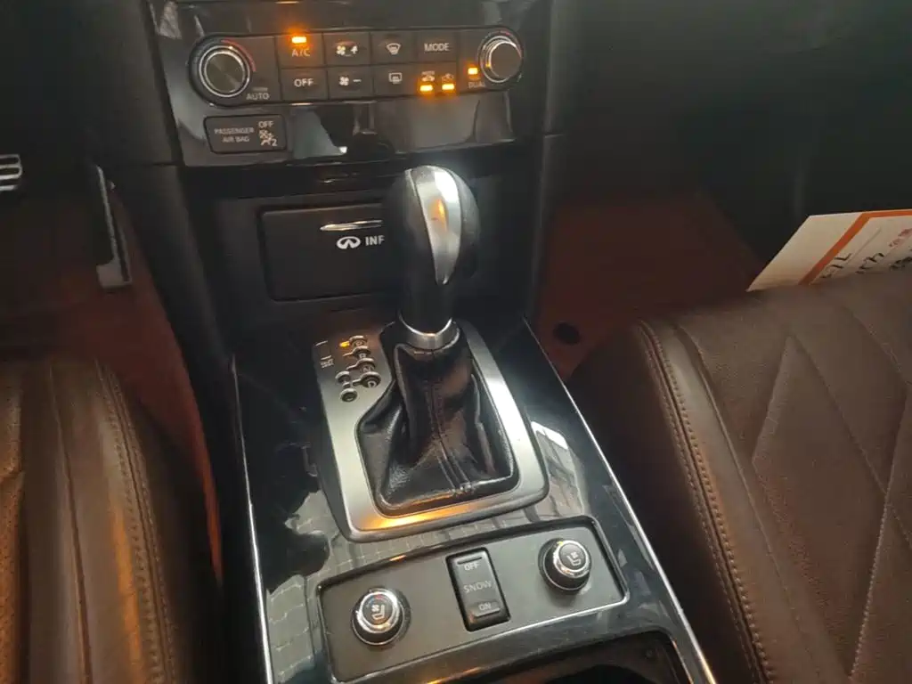Infiniti QX70 — миниатюра 14