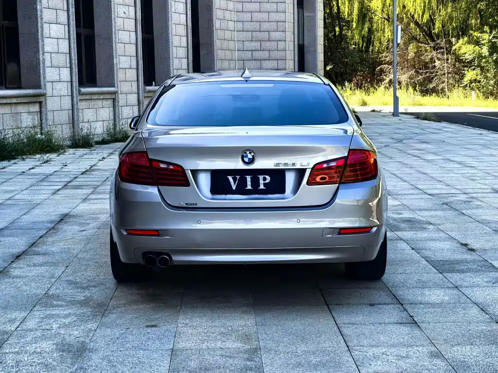 BMW 5 Series — миниатюра 8