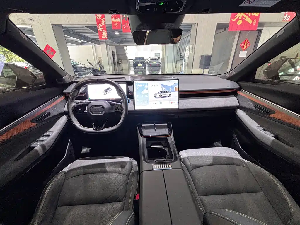 Lynk & Co 08 EM-P 2023 245km Halo