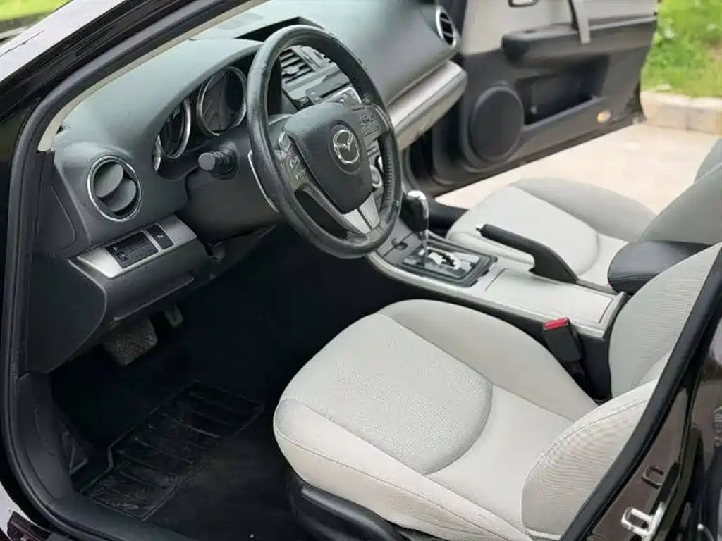 Mazda Ruiyi 2015 2.0L AT Elite