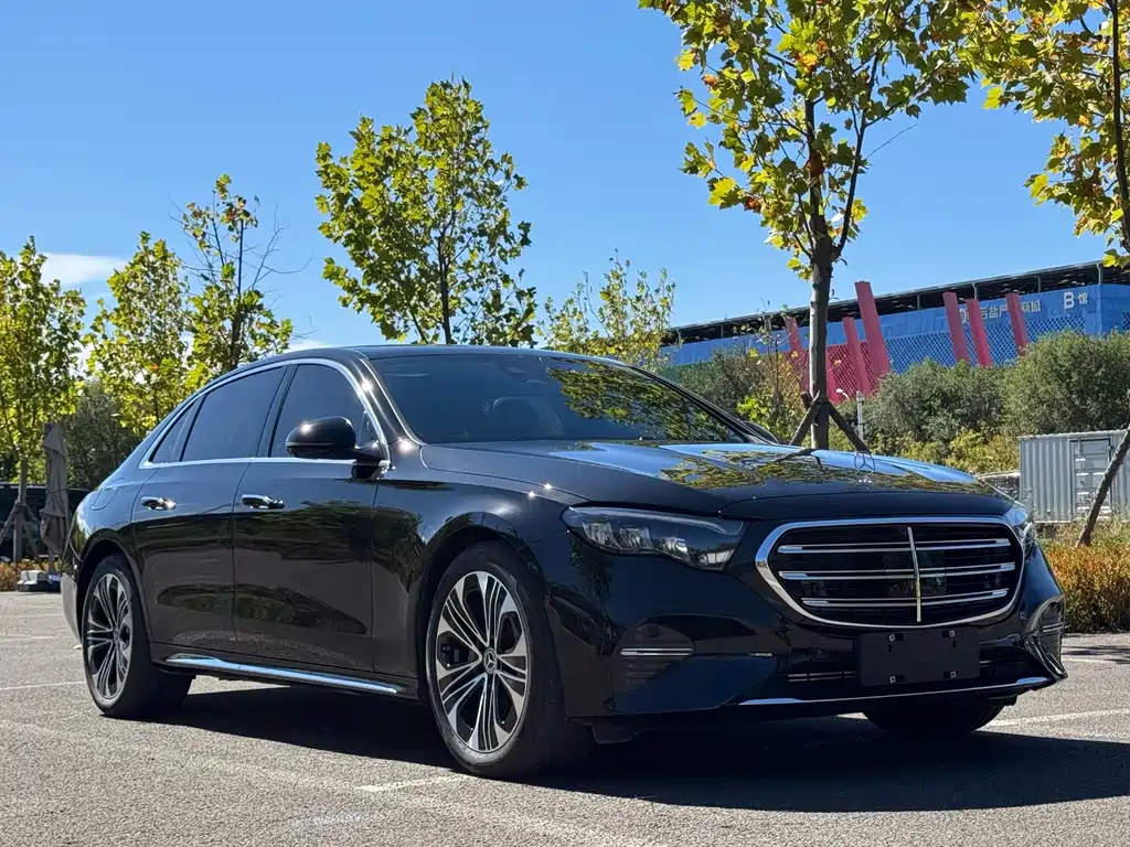 Mercedes-Benz E-Class — миниатюра 3