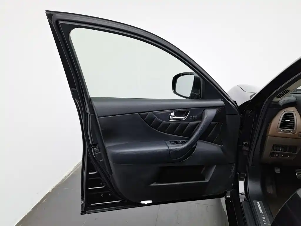 Infiniti FX — миниатюра 8