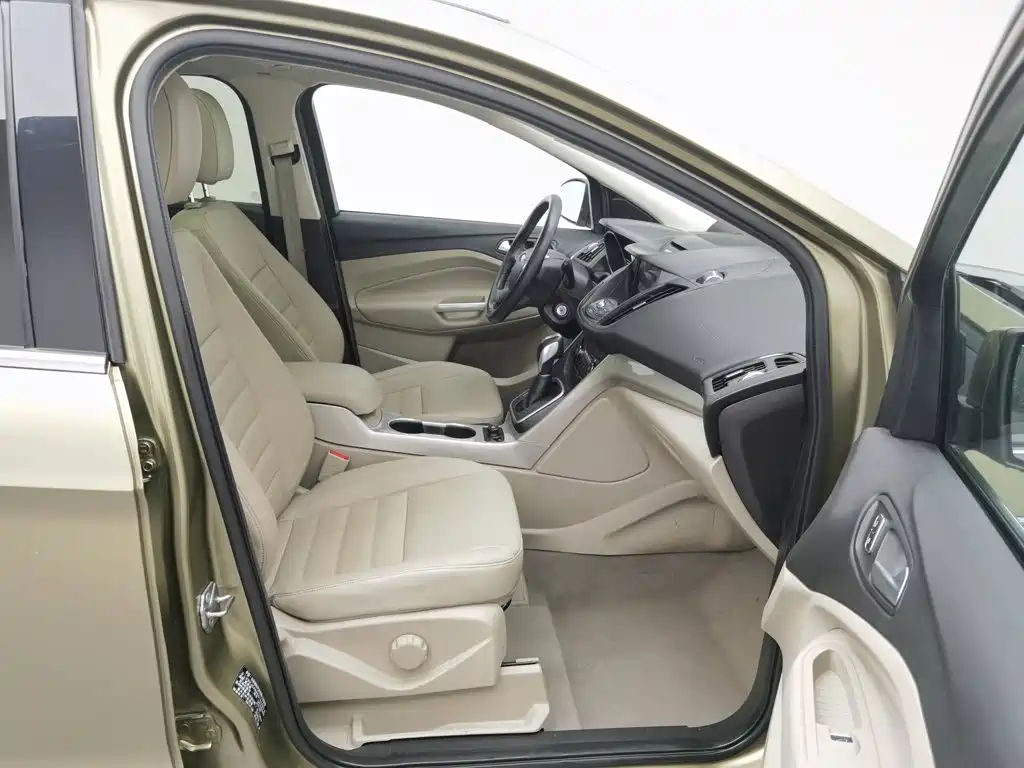 Ford Kuga — миниатюра 23