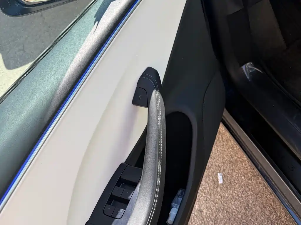 Tesla Model 3 — миниатюра 15