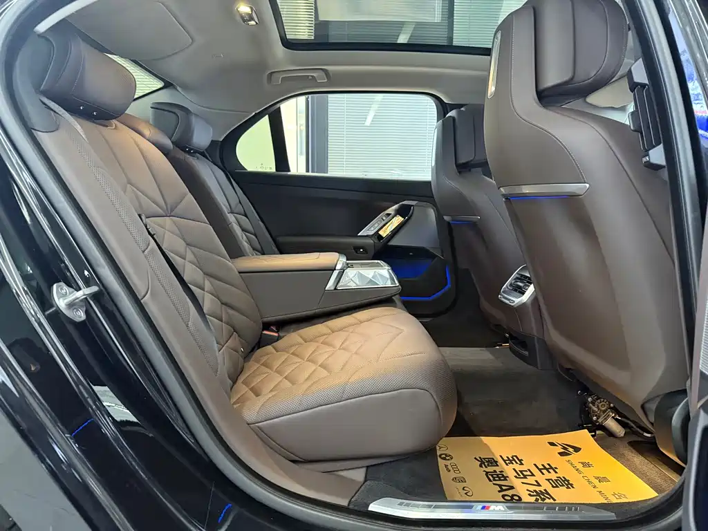 BMW i7 — миниатюра 11