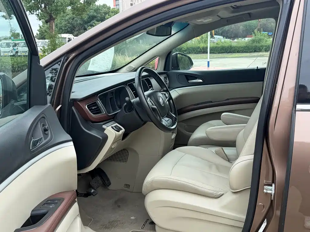 Buick GL8 — миниатюра 10