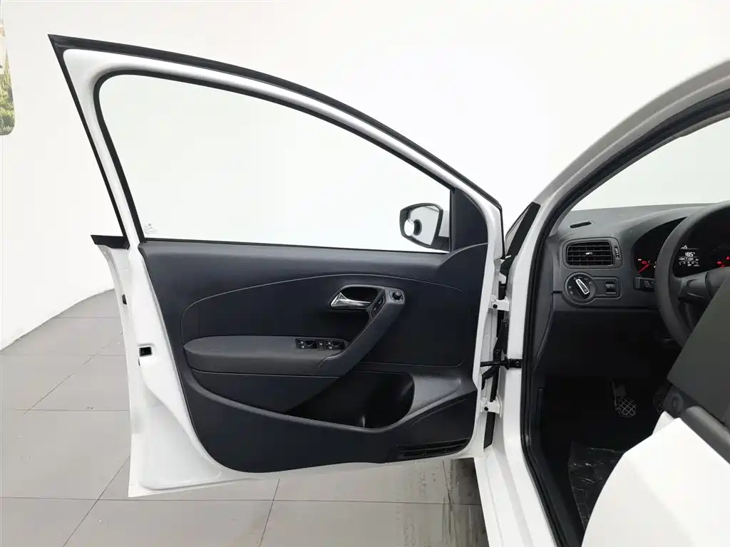 Volkswagen Polo 2018 1.5L MT