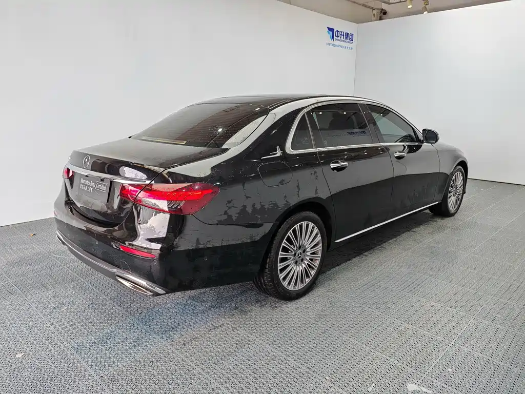 Mercedes-Benz E-Class — миниатюра 6