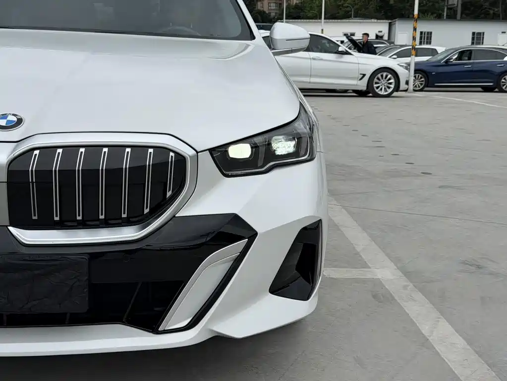 BMW 5 Series — миниатюра 4