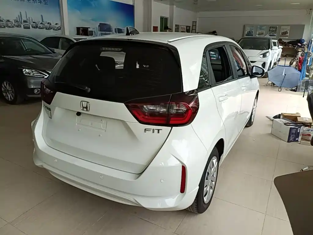Honda Fit — миниатюра 7