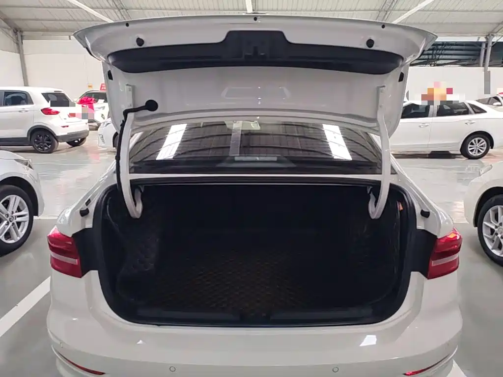 Volkswagen Lavida — миниатюра 19