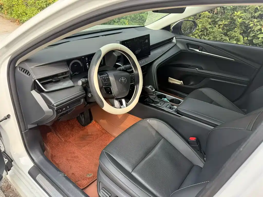 Toyota Camry — миниатюра 8