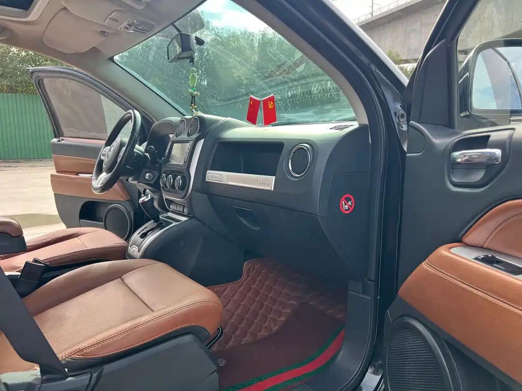 Jeep Compass (Import) — миниатюра 10