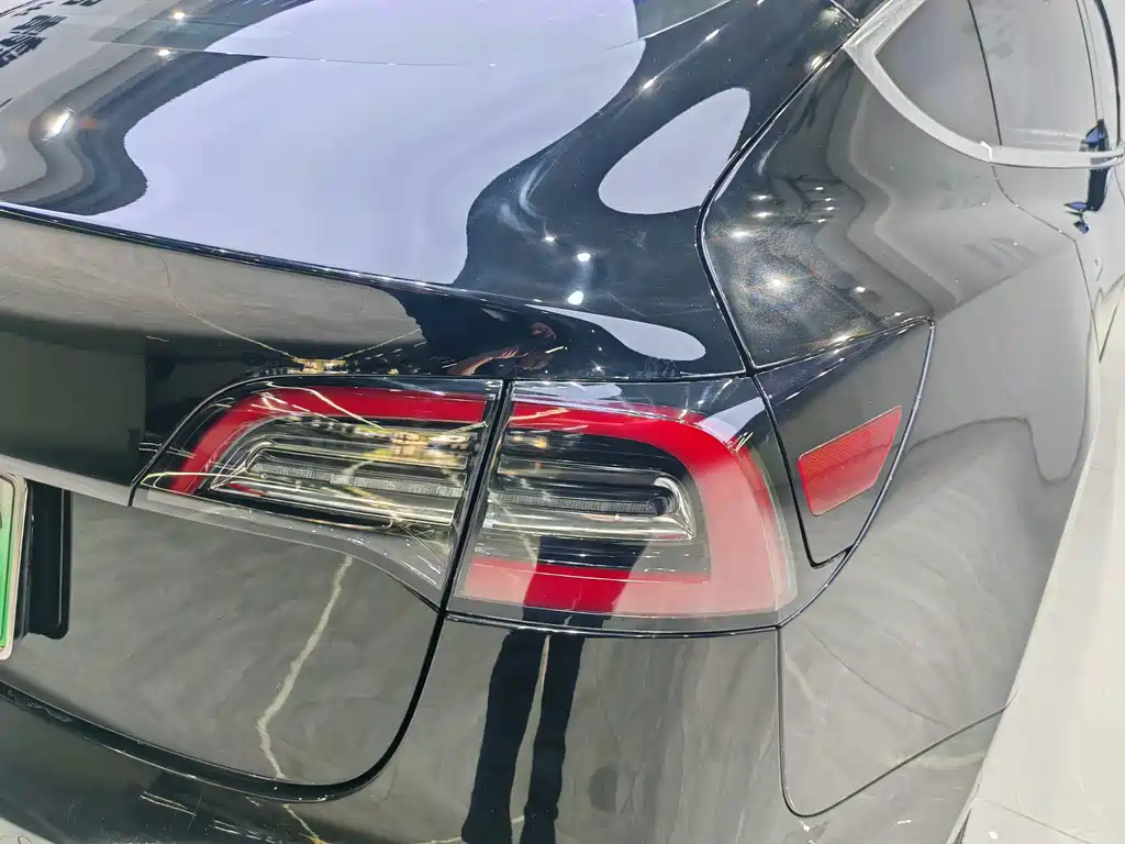 Tesla Model 3 — миниатюра 10