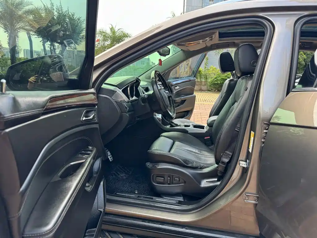 Cadillac SRX — миниатюра 9