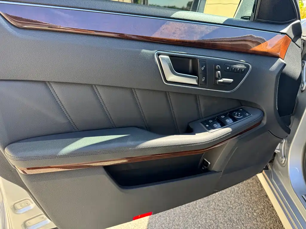 Mercedes-Benz E-Class — миниатюра 13
