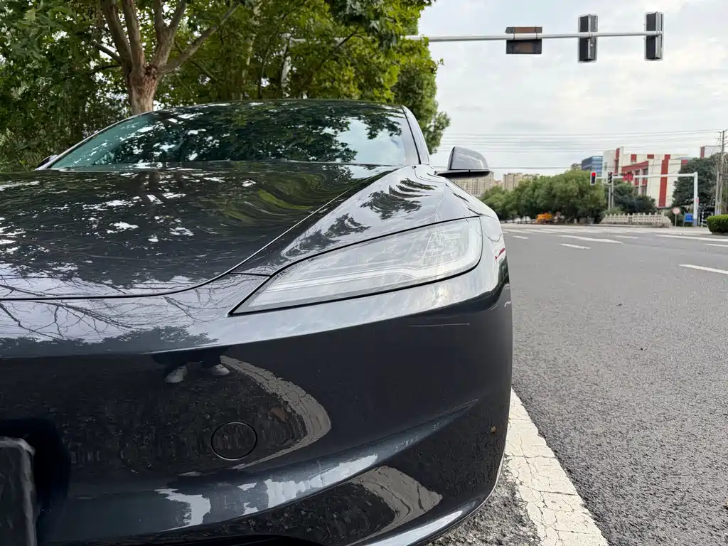Tesla Model 3 — миниатюра 17