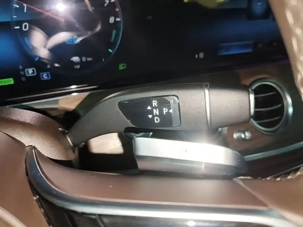 Mercedes-Benz E-Class New Energy — миниатюра 14