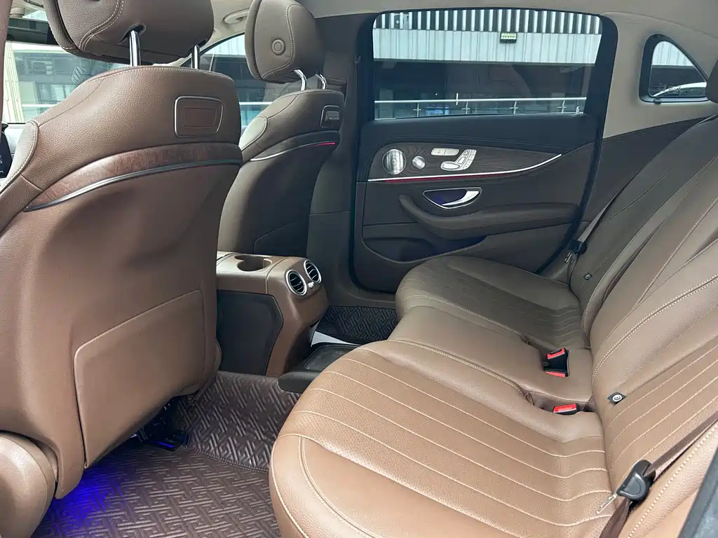 Mercedes-Benz E-Class — миниатюра 9