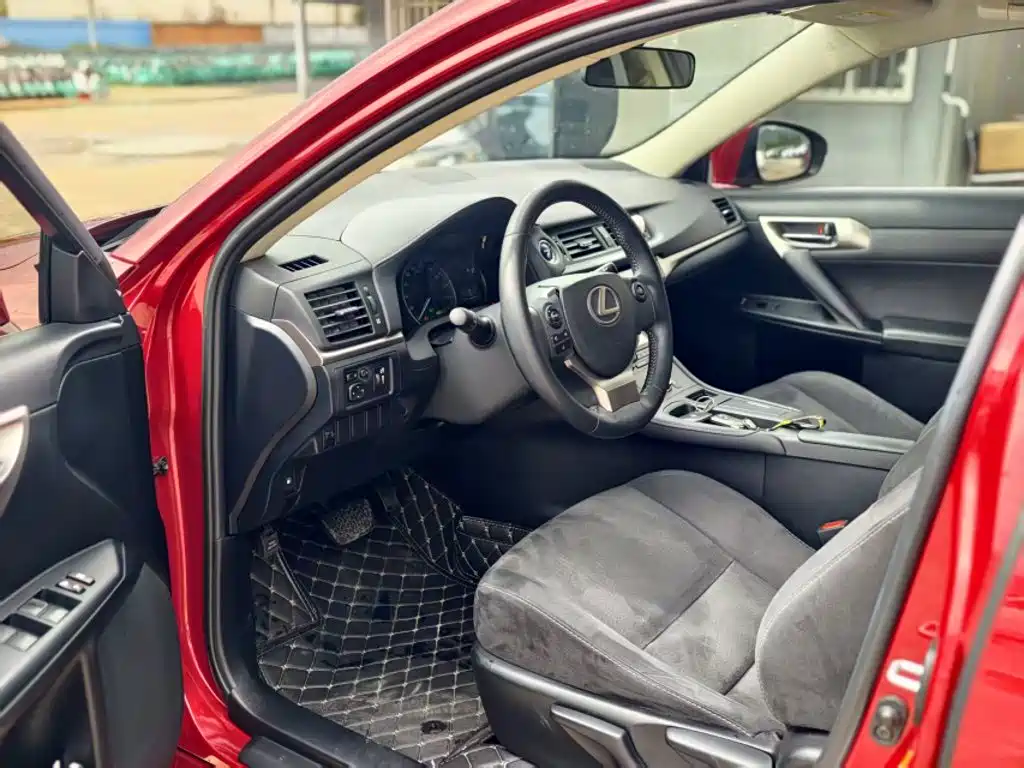 Lexus CT — миниатюра 20