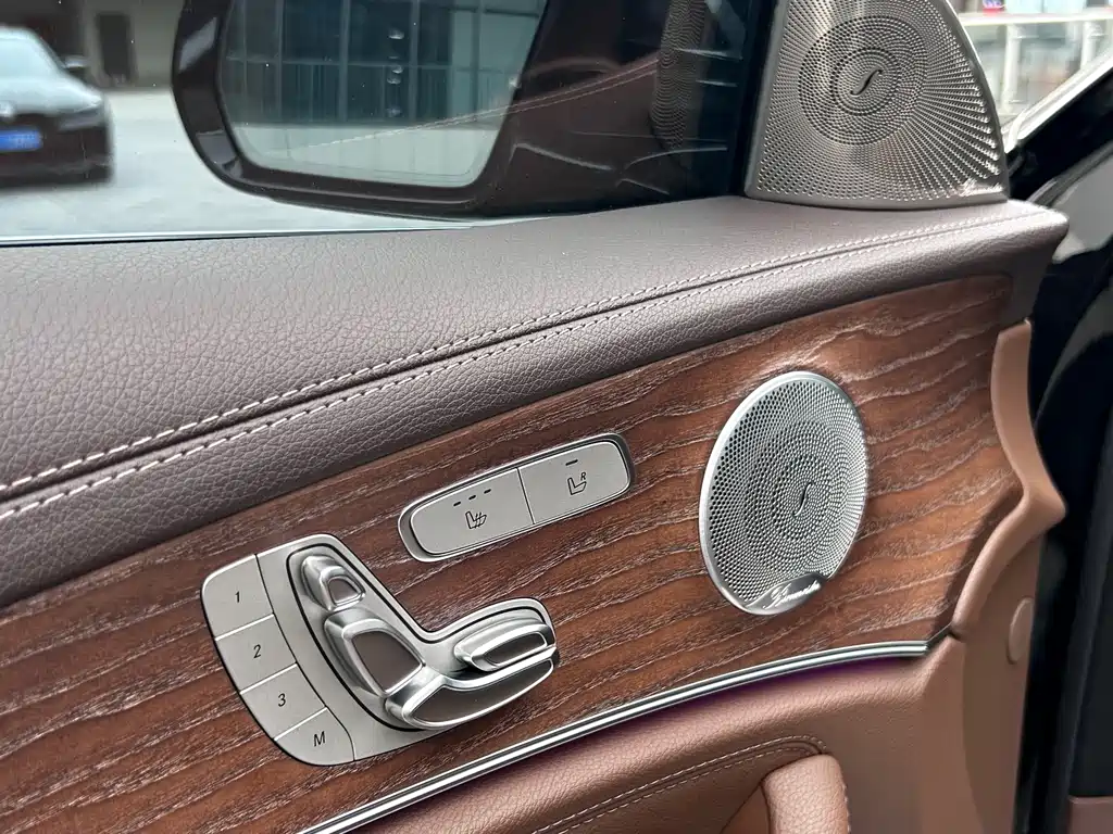 Mercedes-Benz E-Class — миниатюра 4