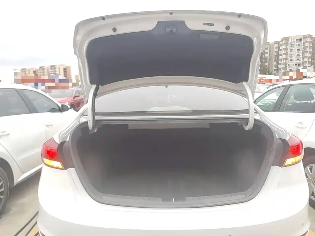 Hyundai Elantra — миниатюра 19