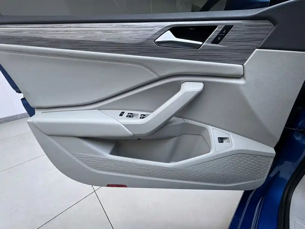 Volkswagen Sagitar — миниатюра 16