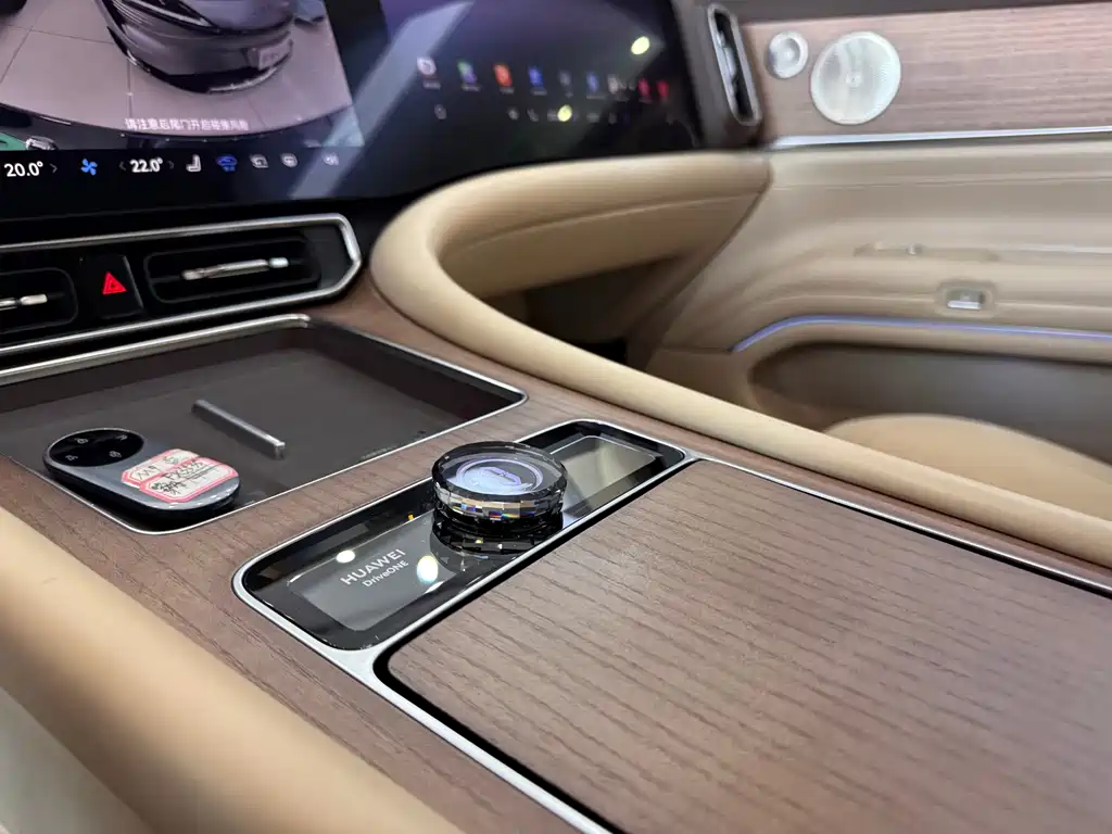 AITO ASK THE WORLD M9