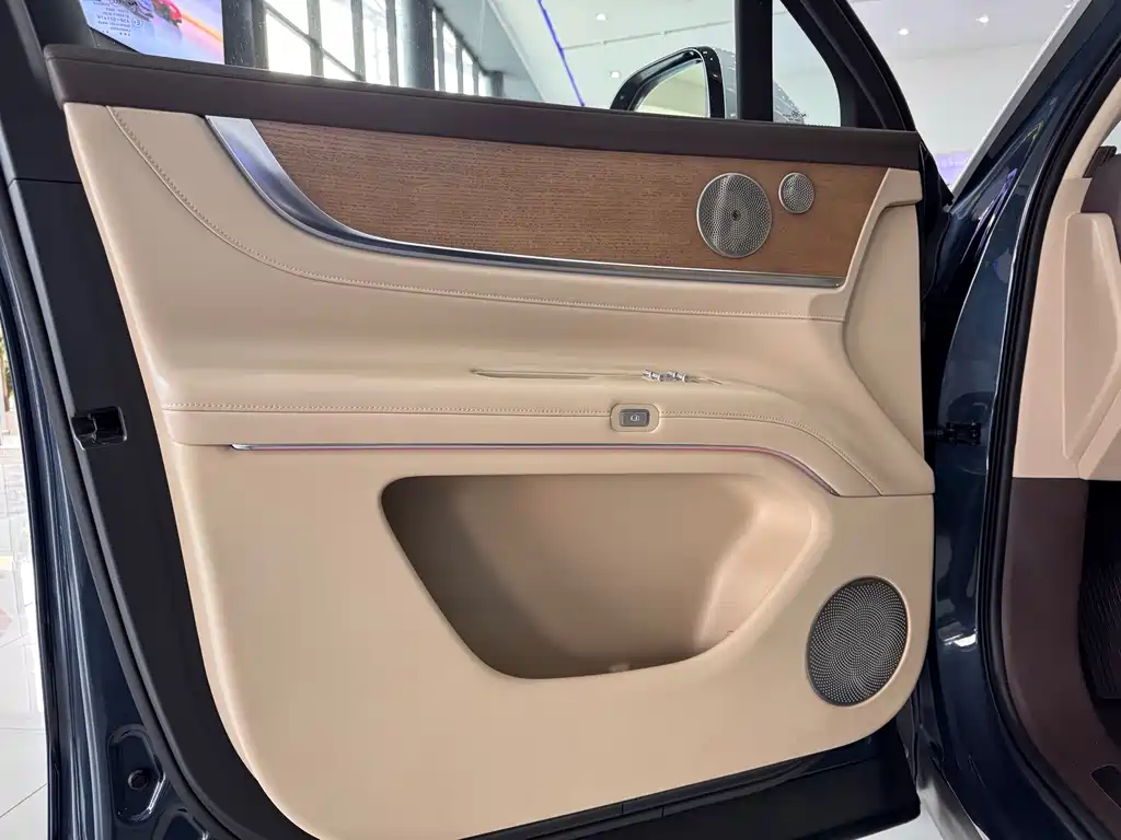 AITO ASK THE WORLD M9