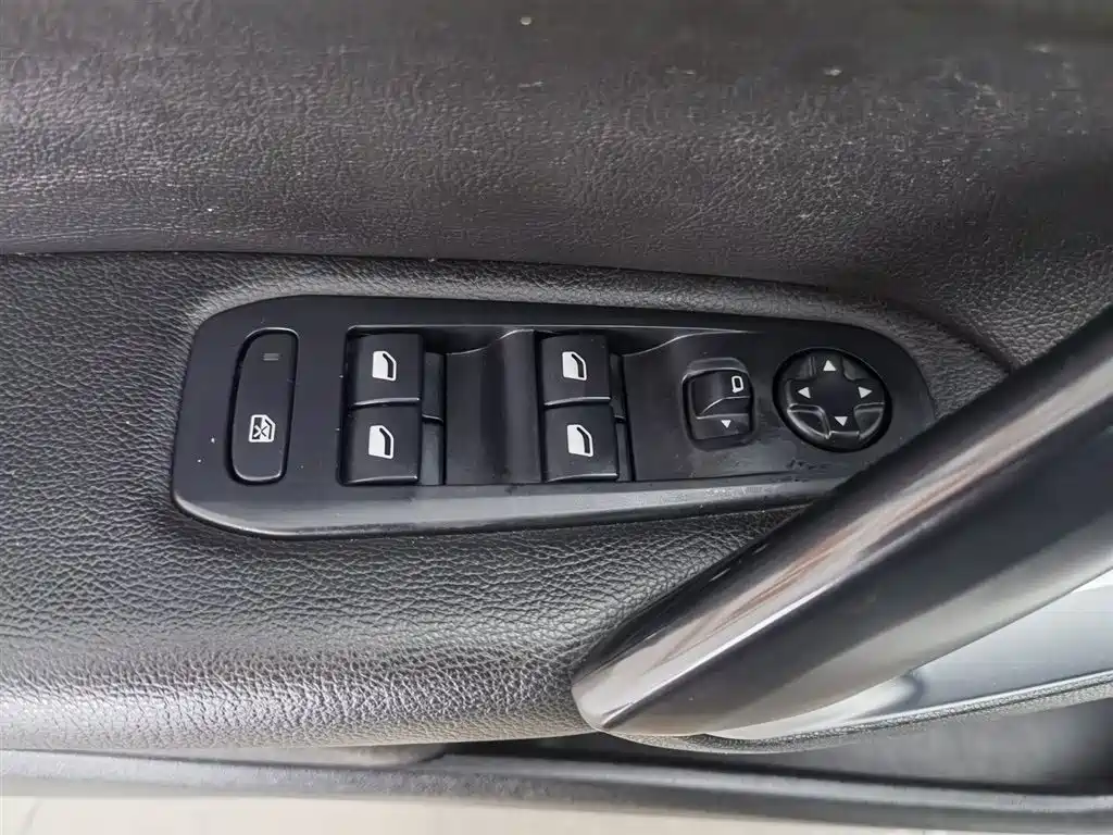 Peugeot 408 2014 1.8L AT Luxury