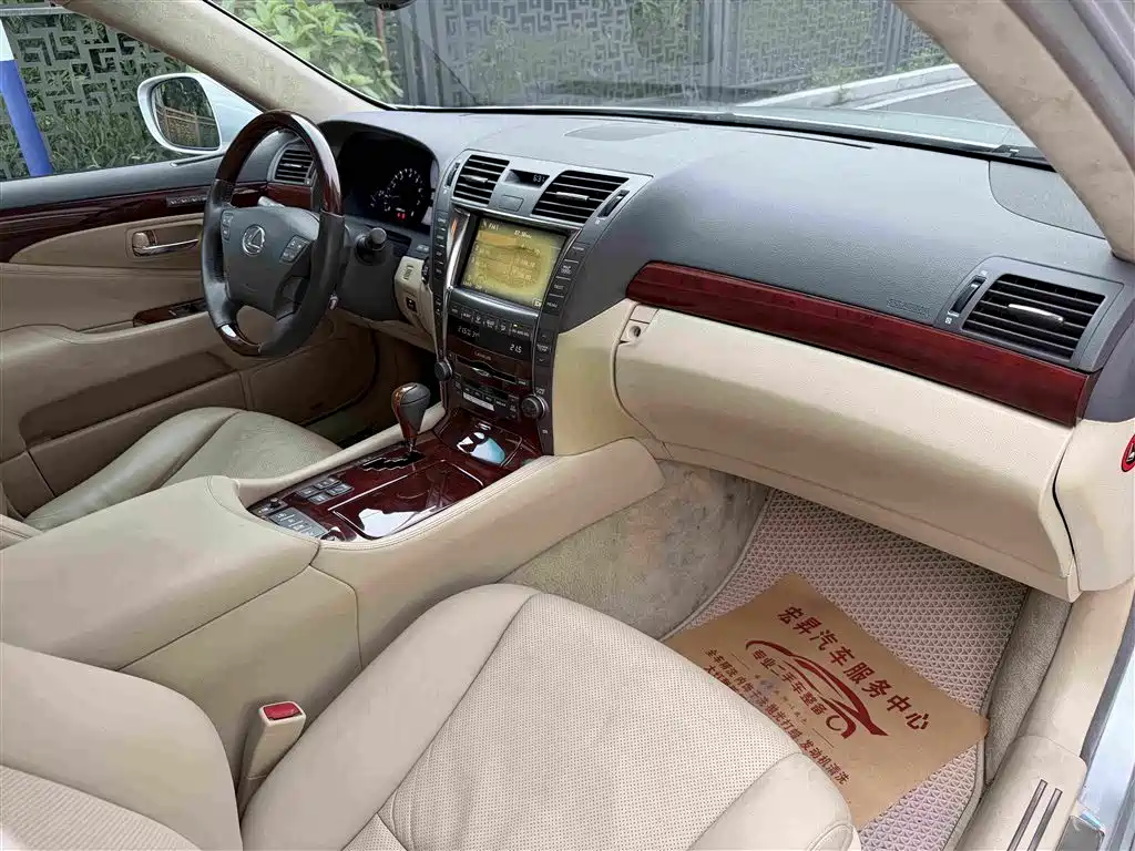 Lexus LS — миниатюра 9