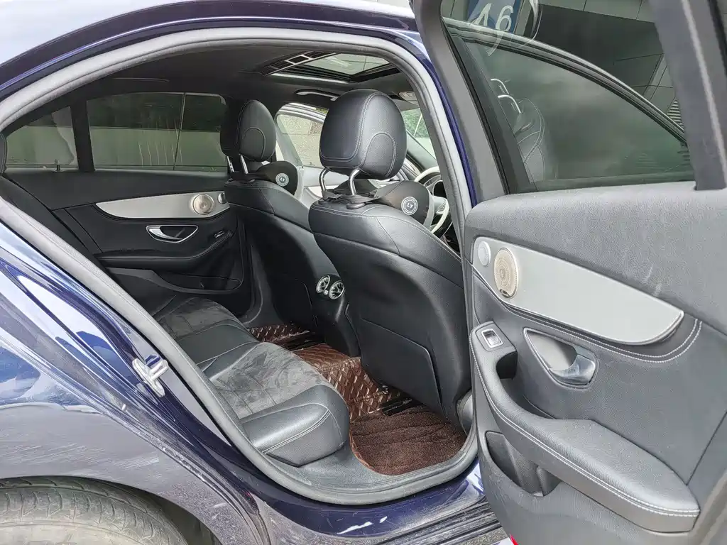 Mercedes-Benz C-Class — миниатюра 11