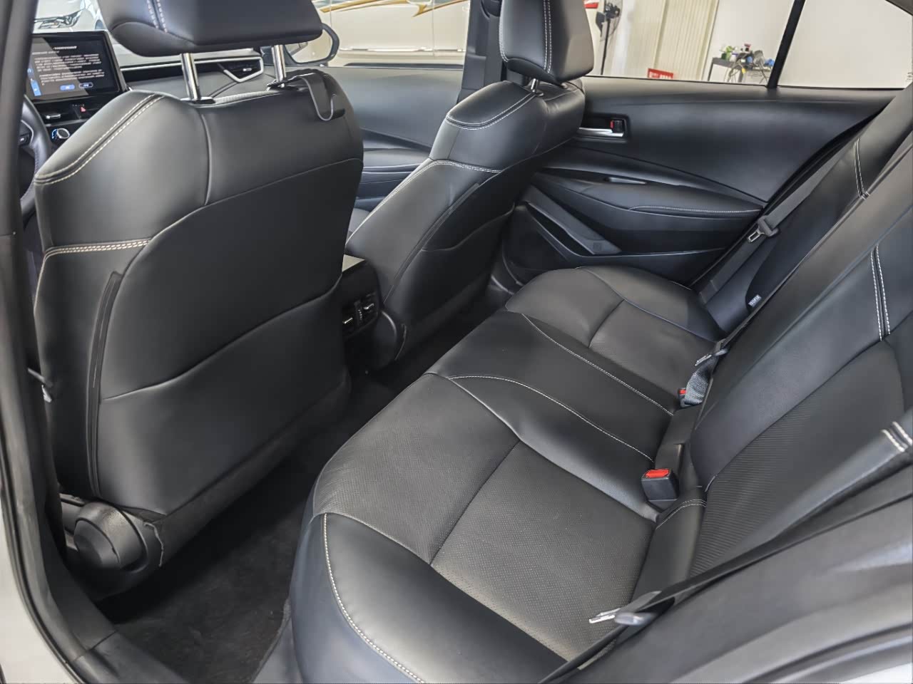 Toyota Corolla 1.2 л 2023 г. Белый, пробег 23000 км