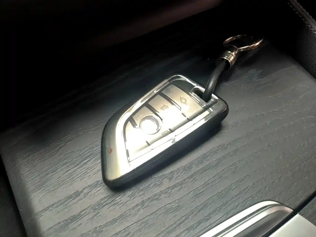 BMW 5 Series — миниатюра 9