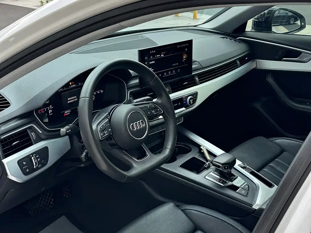Audi A4L 2022 40 TFSI Luxury