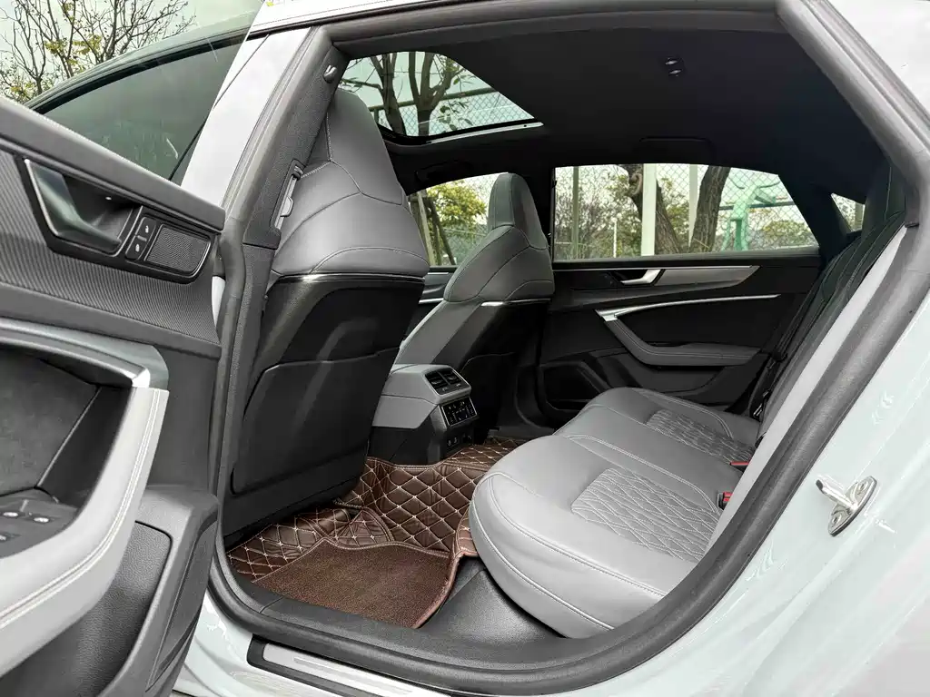 Audi A7L — миниатюра 6
