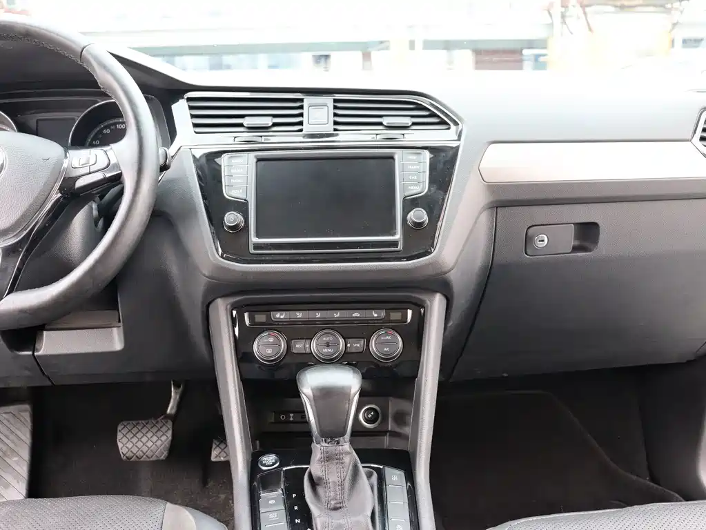 Volkswagen Tiguan L — миниатюра 13