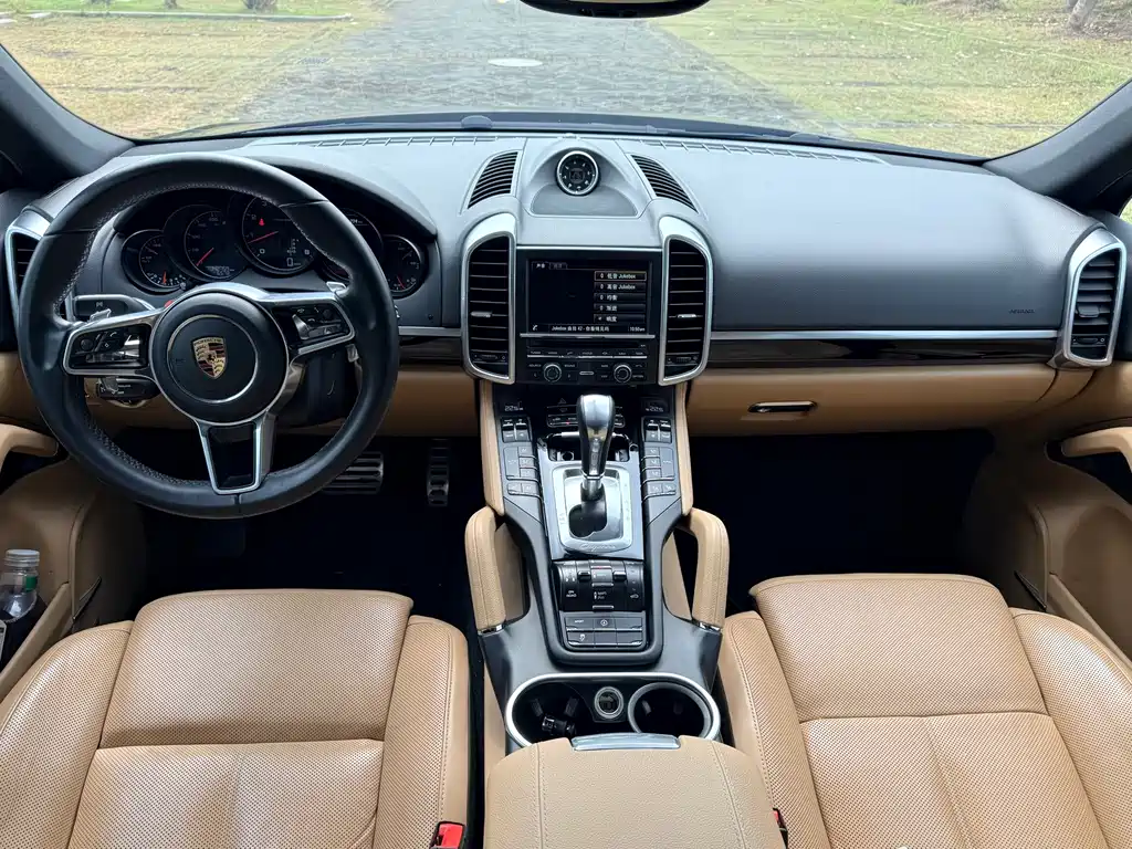 Porsche Cayenne — миниатюра 8