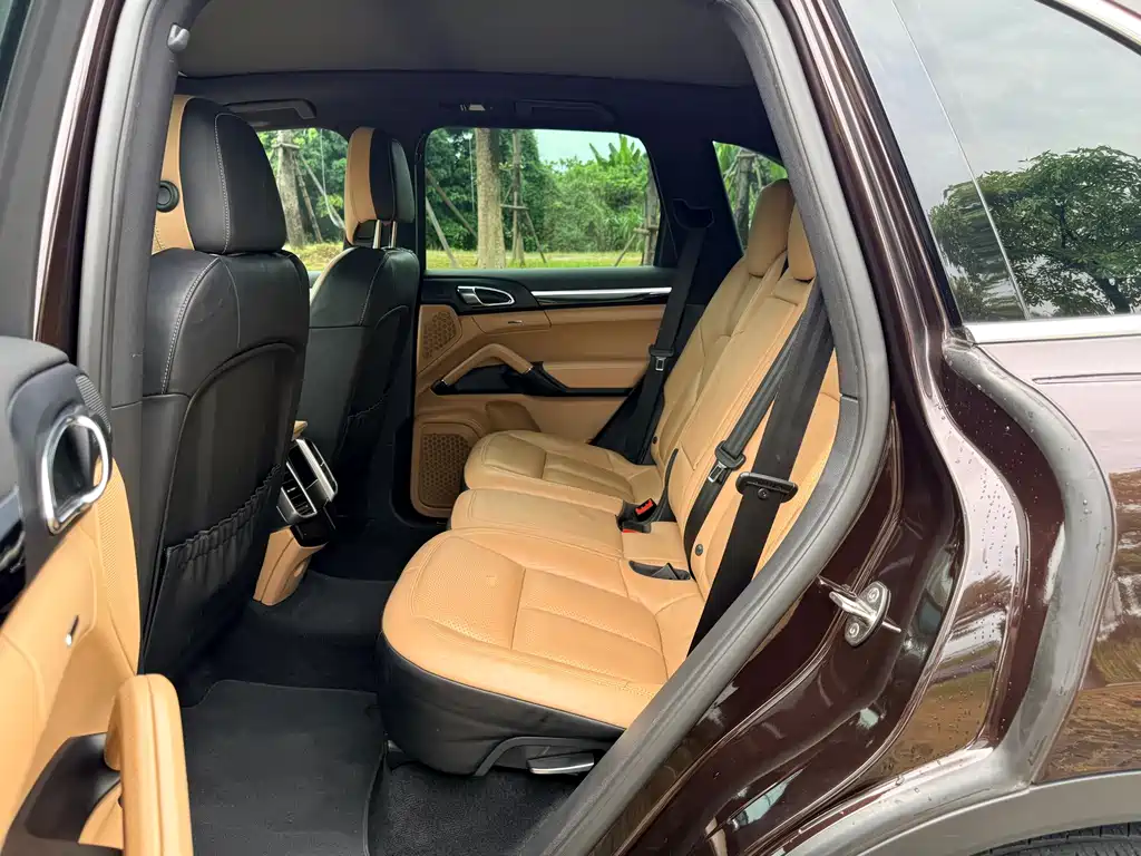 Porsche Cayenne — миниатюра 7