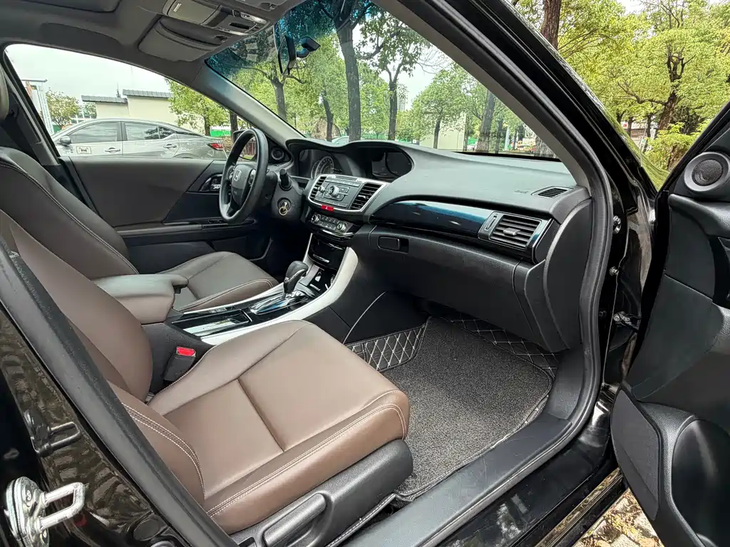 Honda Accord — миниатюра 12