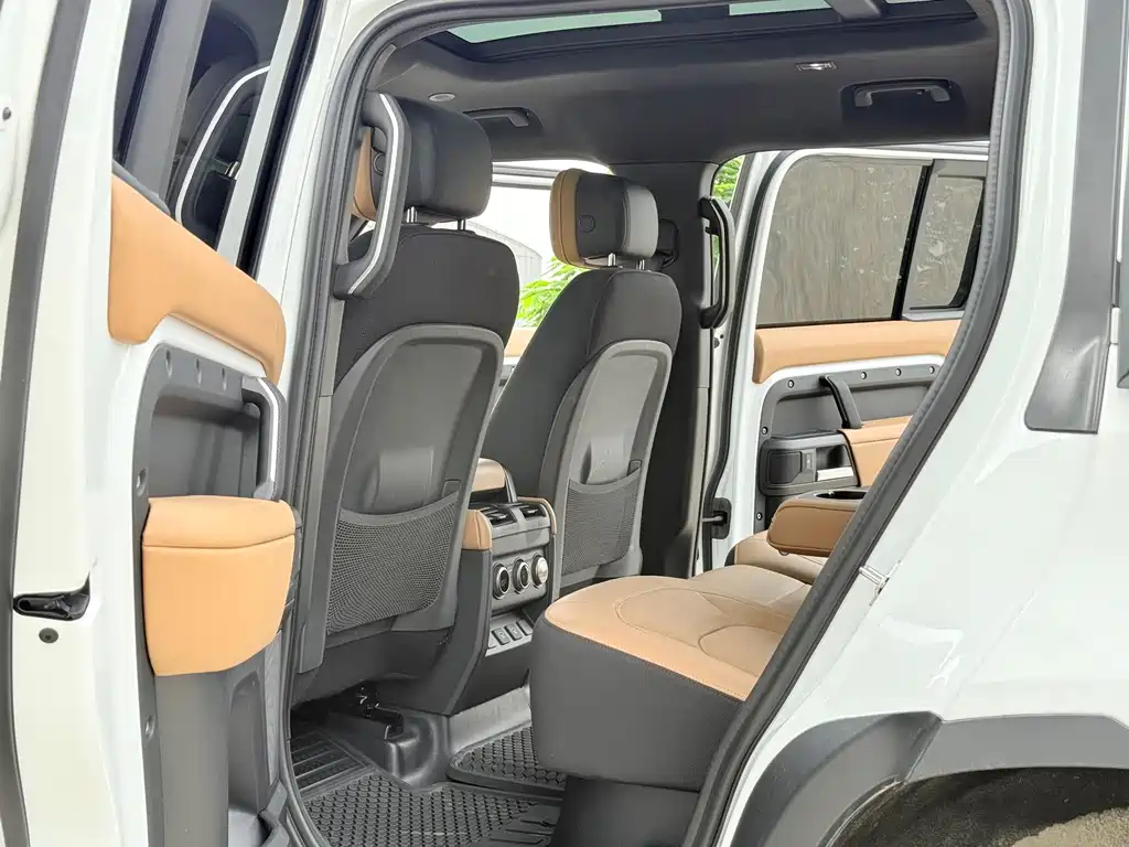 Land Rover Defender — миниатюра 5
